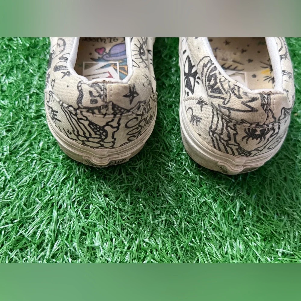 Vans Unisex White Slip-On Shoes with Black‎ Graphic Design Size M-6.5 W-8